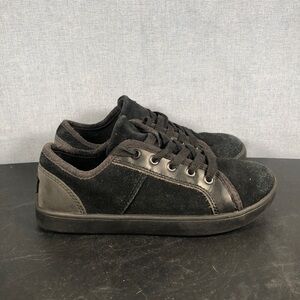 UGG Kids Irvin Suede Black Casual Sneaker Big Kid size 13